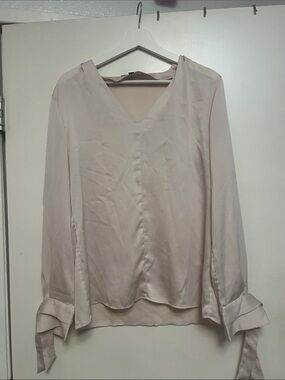 Banana Republic Pale Blush V-Neck Long Sleeve Blouse